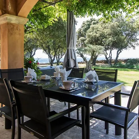 Saint-restitut Sleeps 10 Pool Air Con Wifi Villa Saint-Restitut